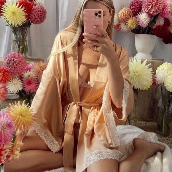 SPELL & THE GYPSY “WILD LOVE" Sandwashed peach Silk & Lace Kimono Robe Tie S/M - Picture 3 of 13